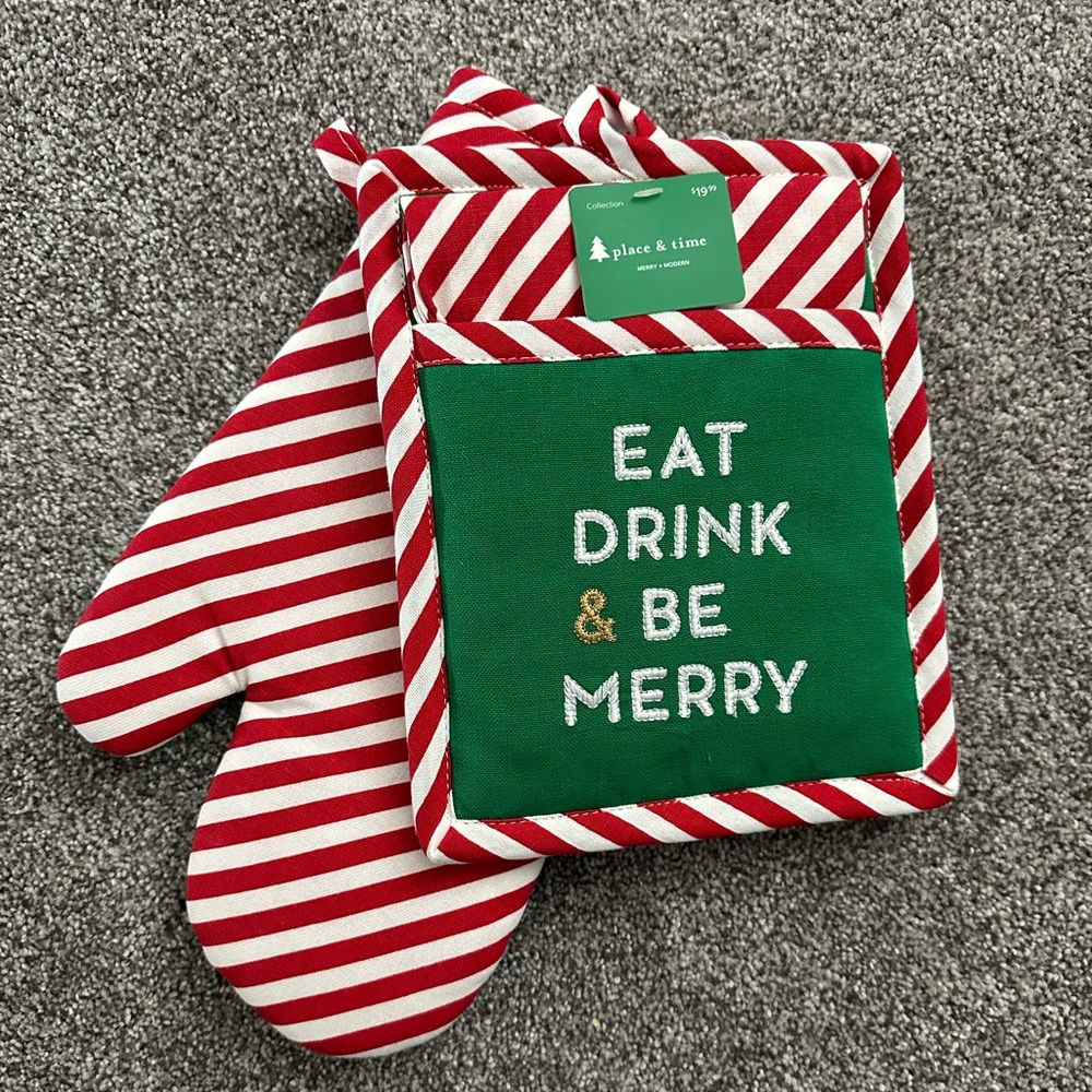 Place & Time Christmas 3pc Towel & Oven Mitt Set.